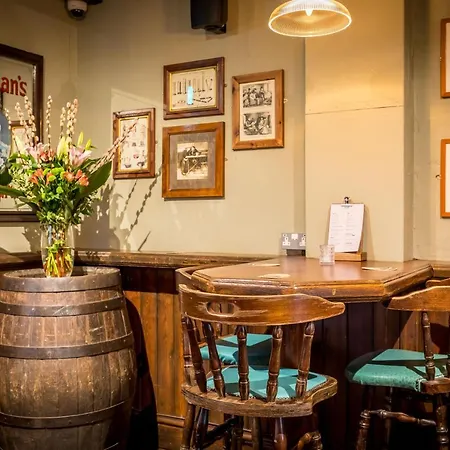 여관 The Station 휫비