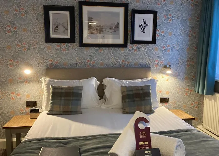 The Station Мини-отель Уитби